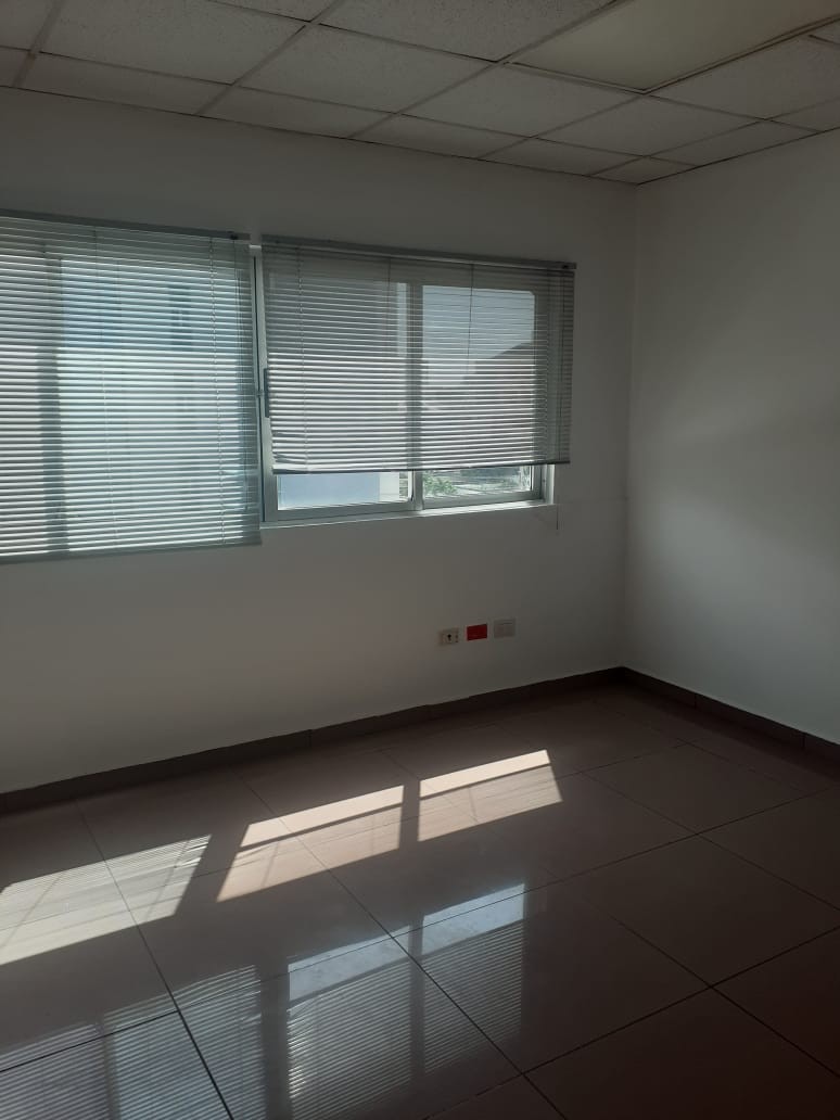 oficinas y locales comerciales - Aqluilo Local para oficina en Piantini  6