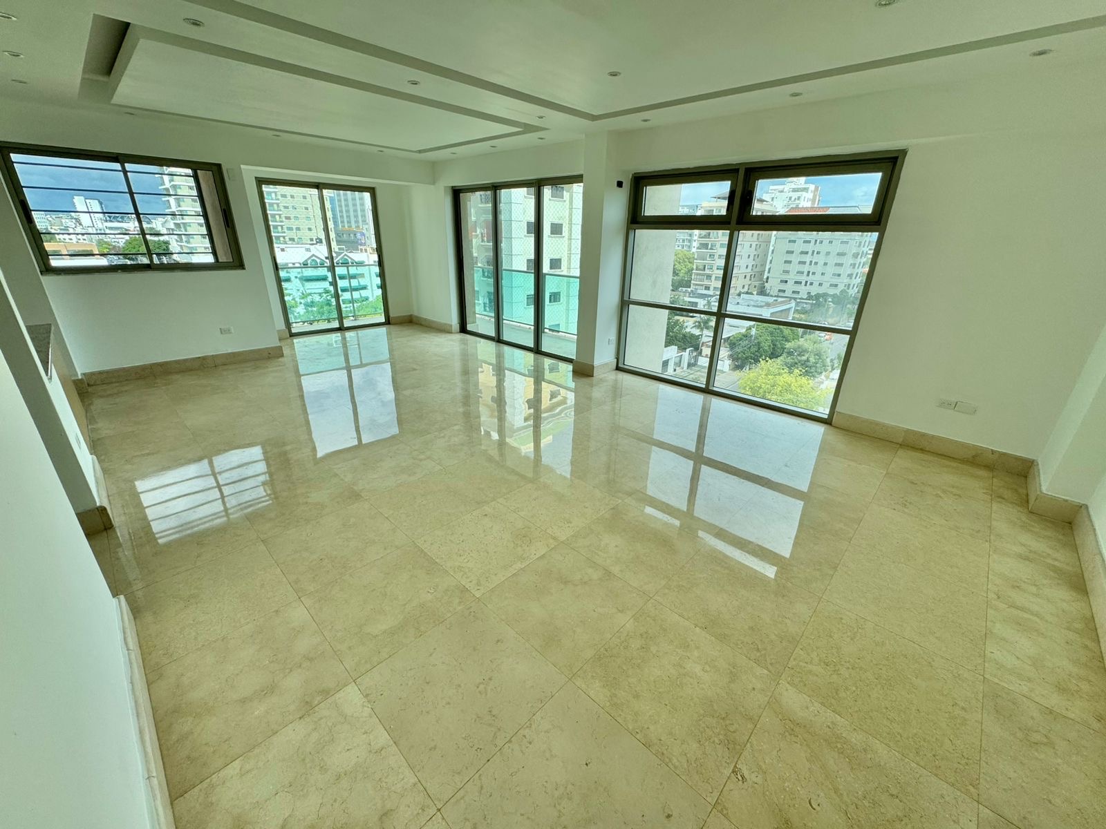 apartamentos - Alquiló piantini piso 7 línea blanca dos hab 2.5 b 1