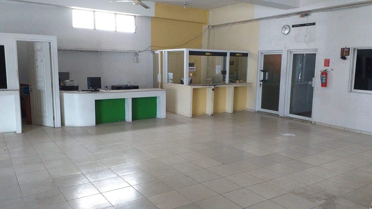 oficinas y locales comerciales - Edificio de 2 niveles Aut. Duarte km 26
 5