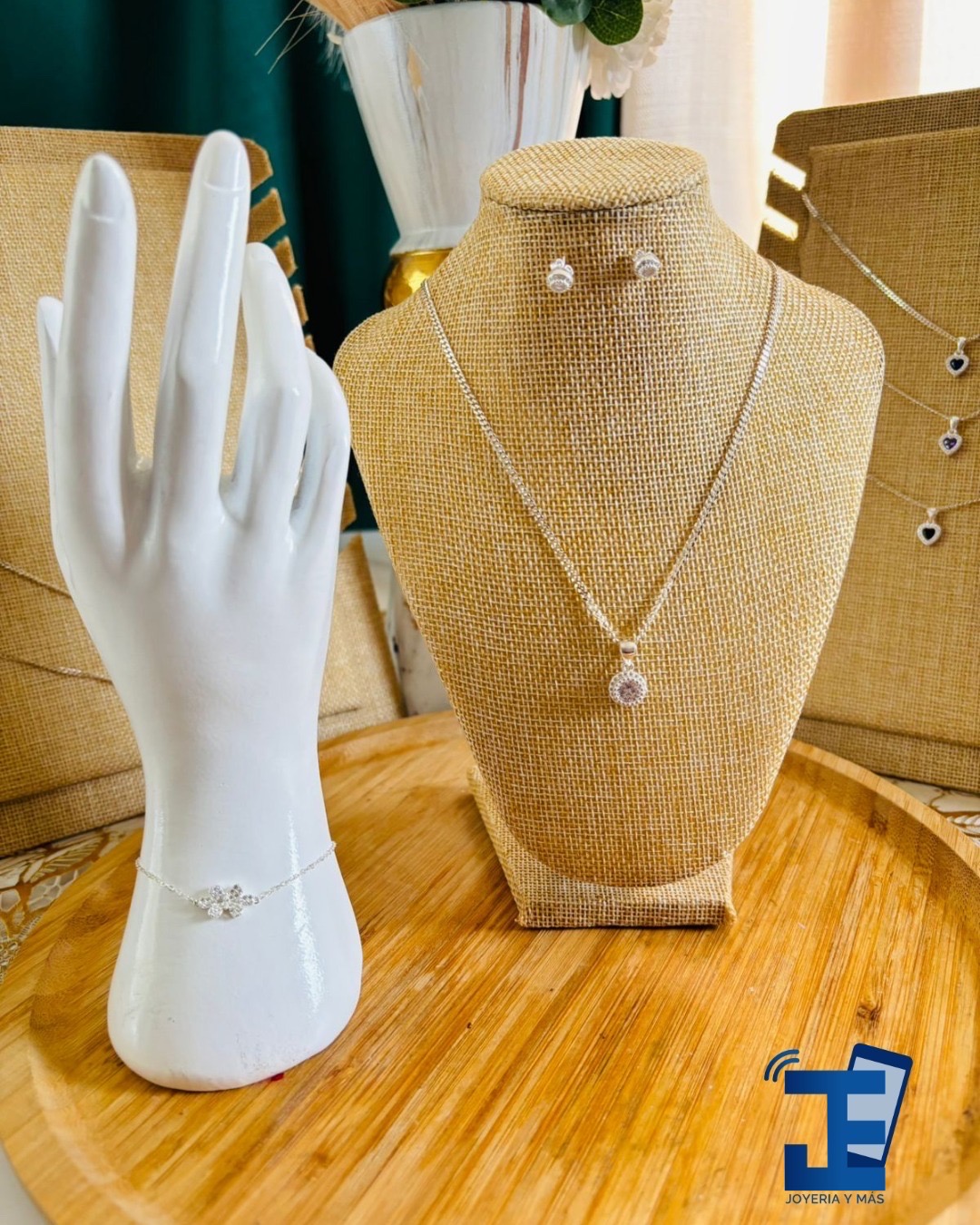 joyas, relojes y accesorios - set de Cadena,aretes y guillo. 2