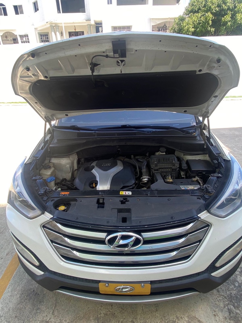 jeepetas y camionetas - Hyundai Santa Fe Sport 2.0T,  2015 4