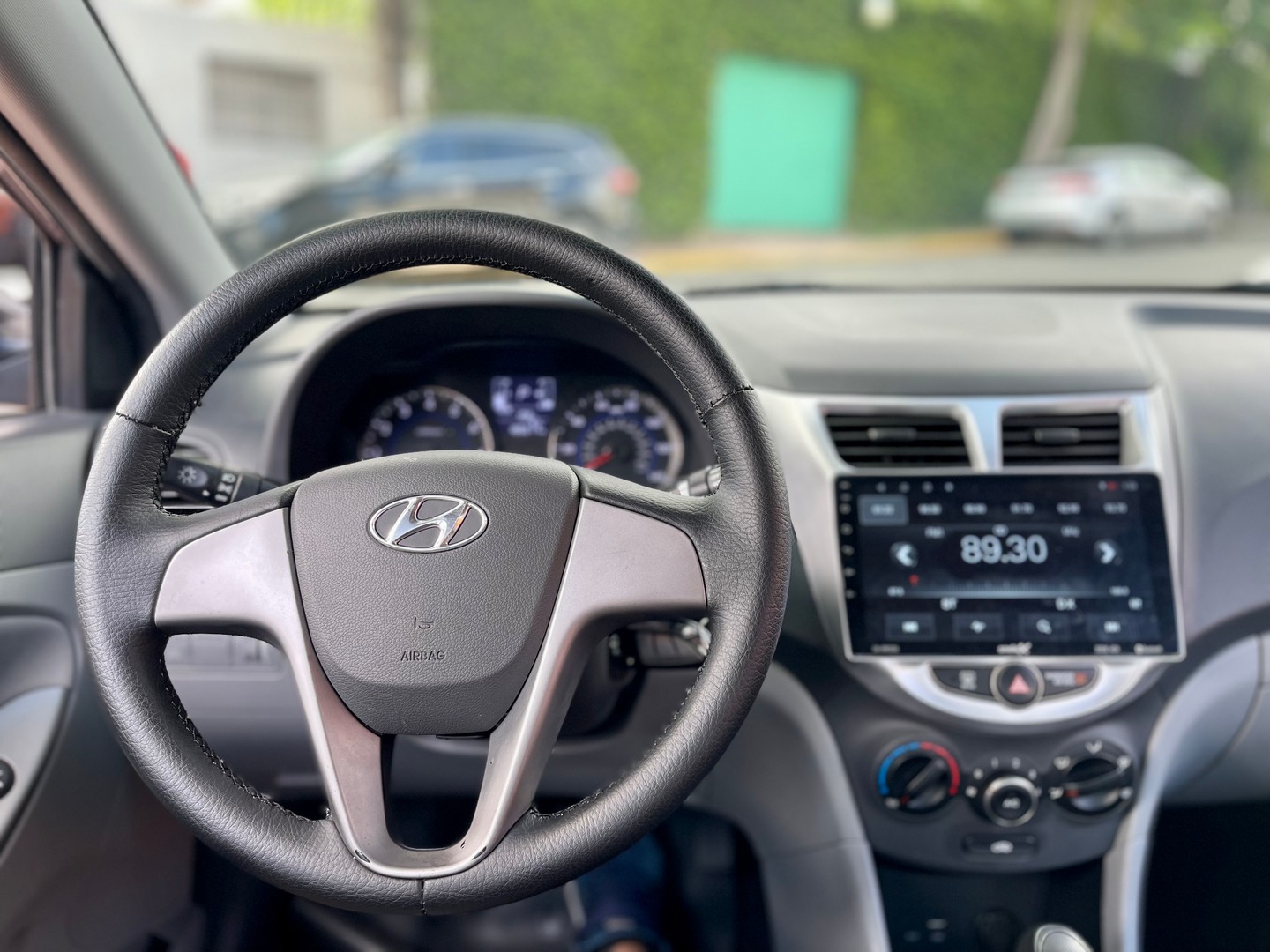carros - Hyundai Accent SE Gris 2017 10