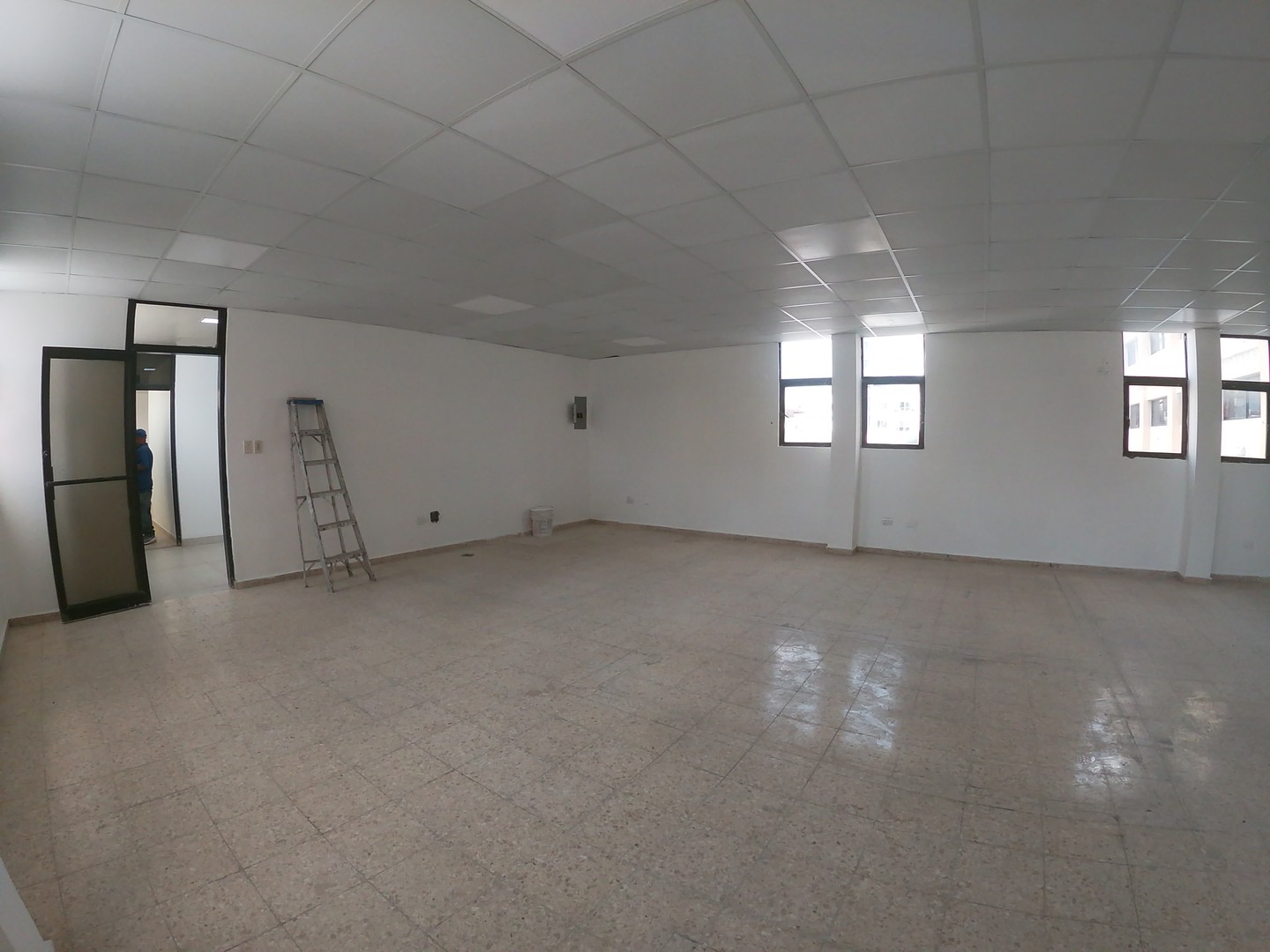 oficinas y locales comerciales - Alquilo Local 109 mts  3er piso  27 febrero  proximo a la tiradentes  1