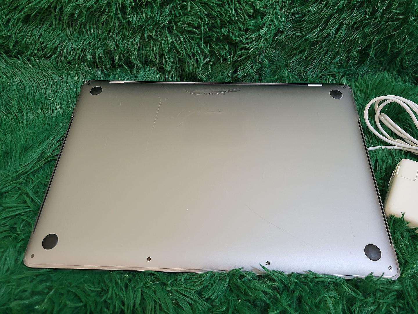 computadoras y laptops - Macbook Pro2017 15' TouchBar+Touch ID 5