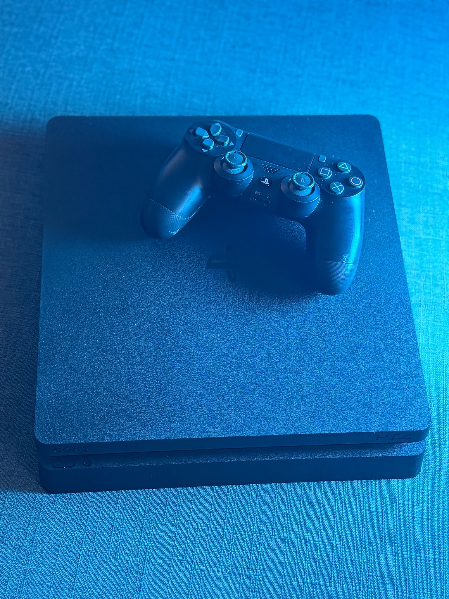 consolas y videojuegos - Play 4 con un control incluido  0