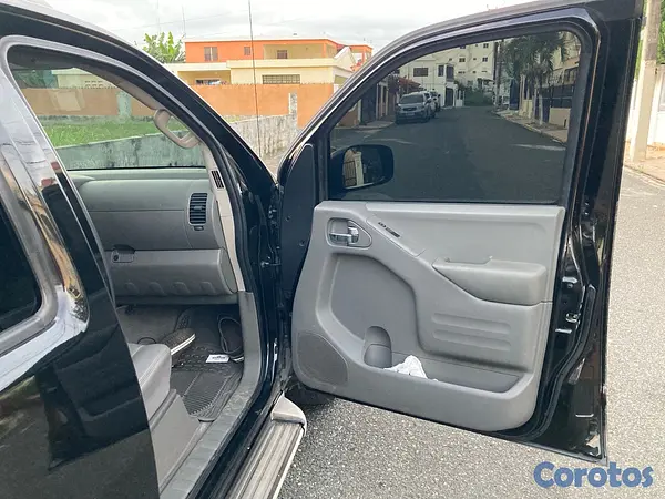 jeepetas y camionetas - Nissan Frontier SV 8