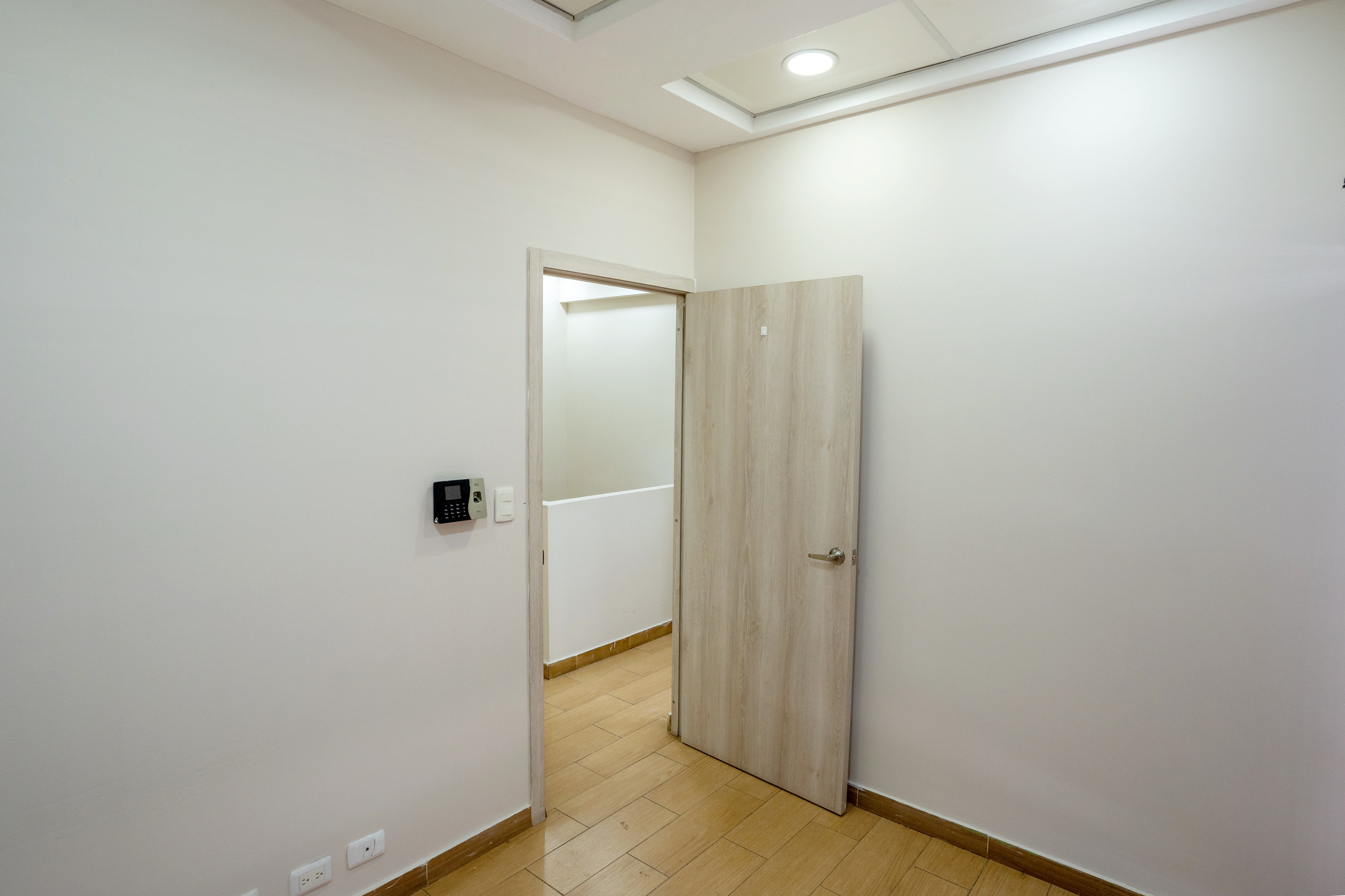 oficinas y locales comerciales - Local en Bella vista primer nivel  5