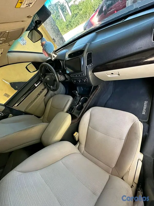 jeepetas y camionetas - Kia Sorento 2015 en excelentes condiciones  6