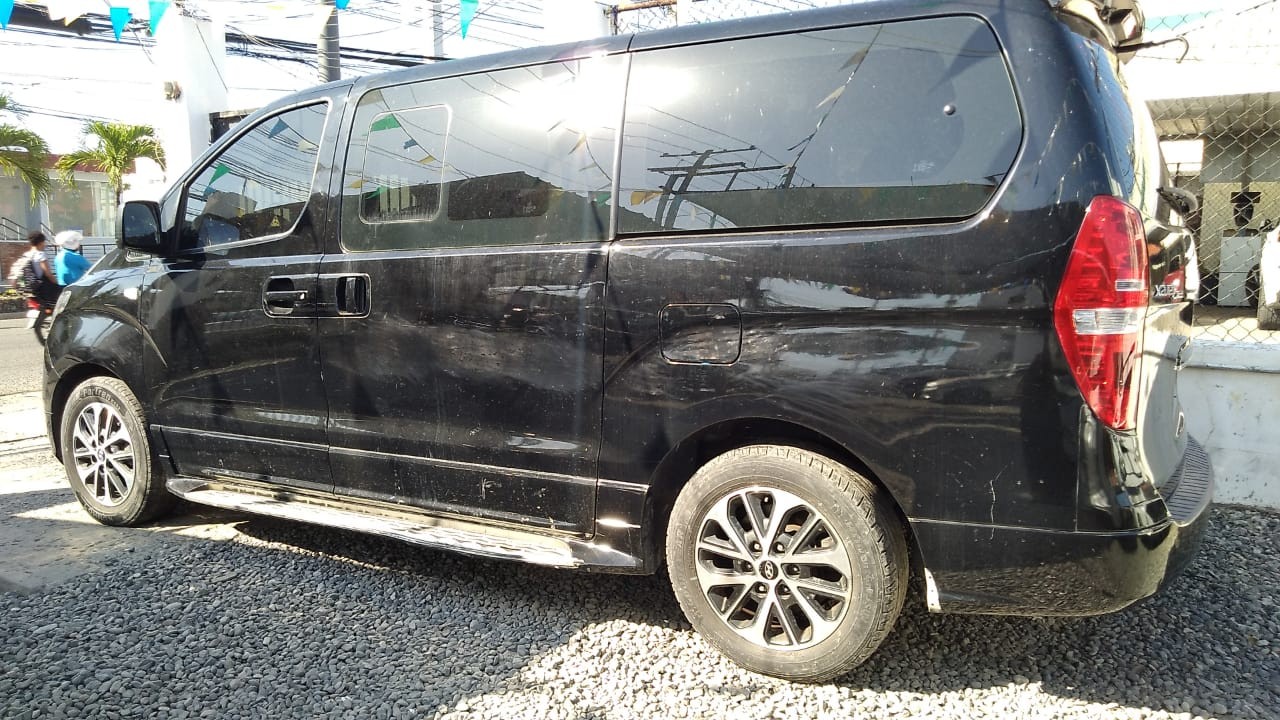 jeepetas y camionetas - HYUNDAI GRAND STAREX 2020 NEGRADESDE: RD$ 1,750.100 4