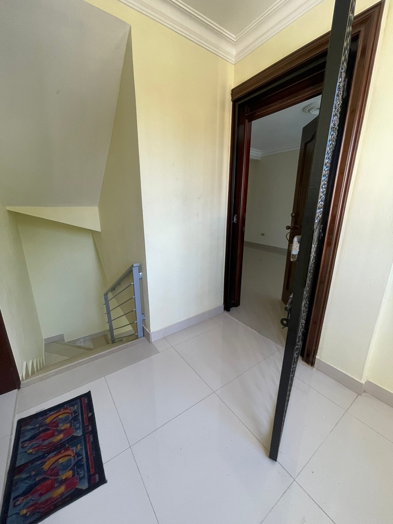 apartamentos - VENDO Apartamento de 3 niveles en el Residencial 
Don Bolivar de 250mts
 1