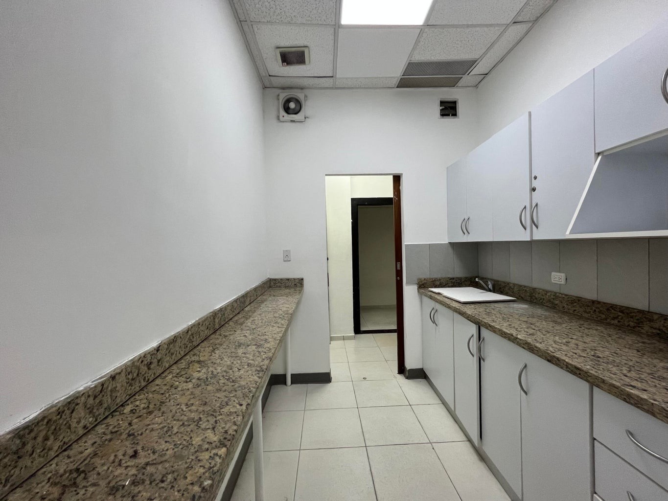 oficinas y locales comerciales - Oficina en segundo piso con hermosos acabados 5