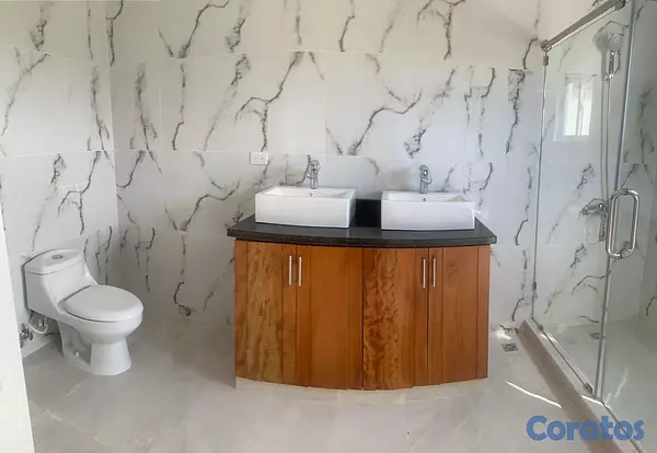 casas vacacionales y villas - 🏡 Casa con Piscina  – En Residencial Privado 8