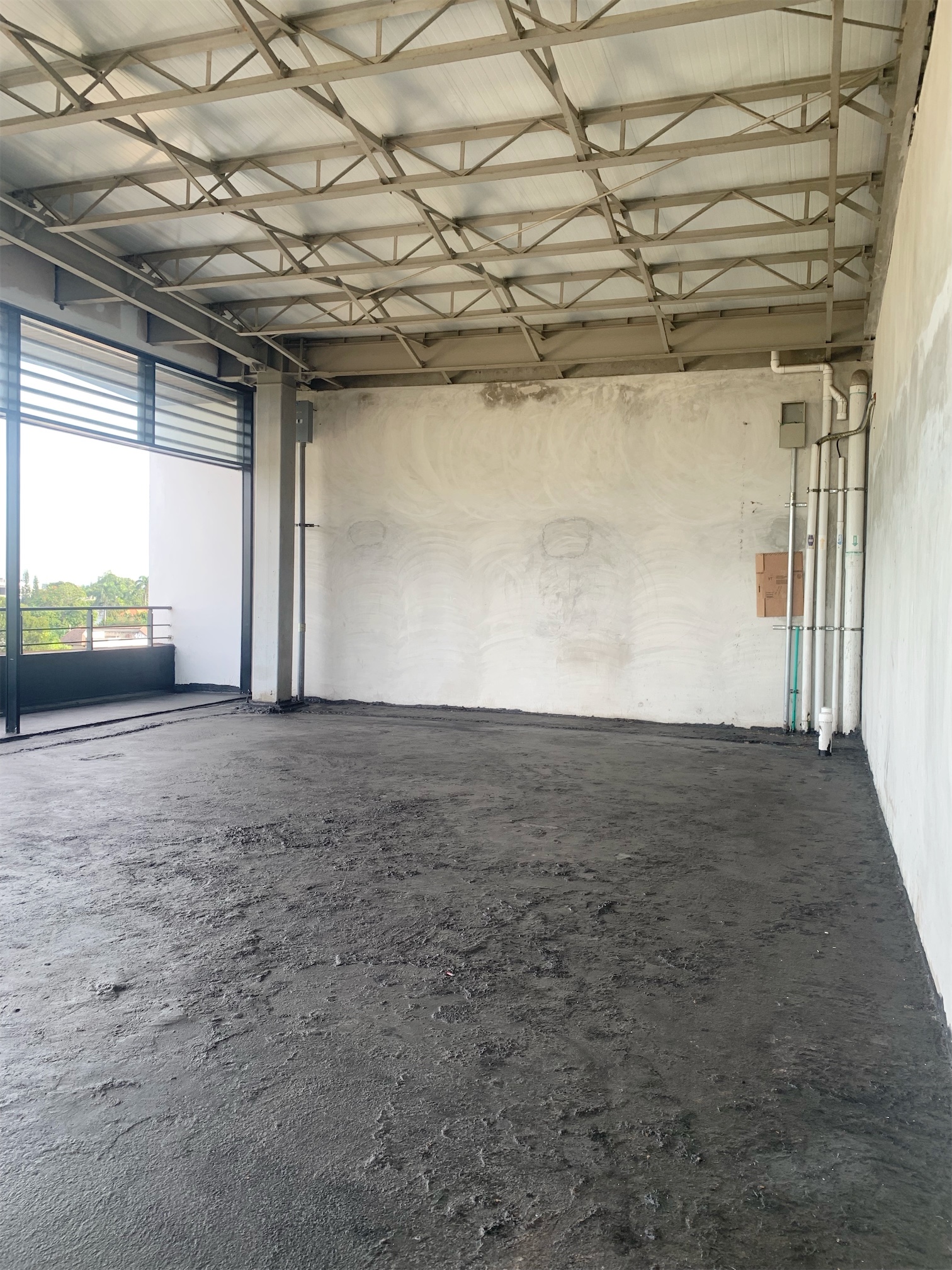 oficinas y locales comerciales - Local con terraza en segundo nivel 1