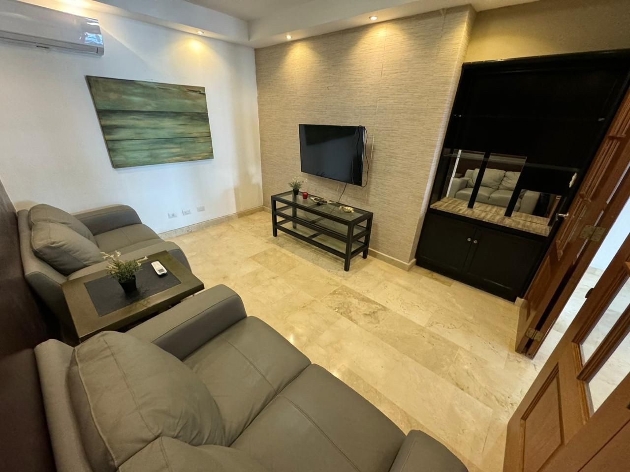 apartamentos - Apartamento en Venta
PIANTINI
USD 265,000.00
Mantenimiento: 12,000.00
210mst
 6