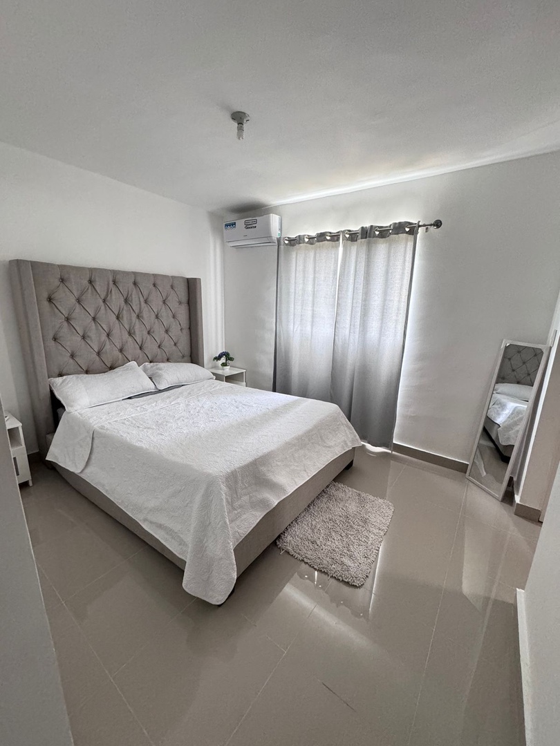 apartamentos - En Venta Apartamento en Av Hispanoaméricana ( Poscina , Gym y ascensor) dos parq 9