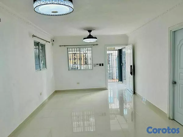 casas - Casa de 2 Niveles con 3 Habitaciones  2