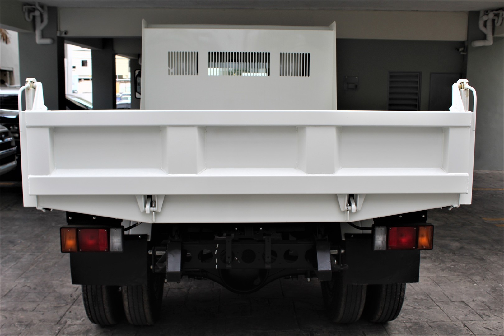 camiones y vehiculos pesados - Isuzu Volteo 2024 3