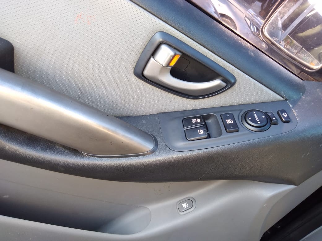 jeepetas y camionetas - HYUNDAI GRAND STAREX 2017 NEGRA 3