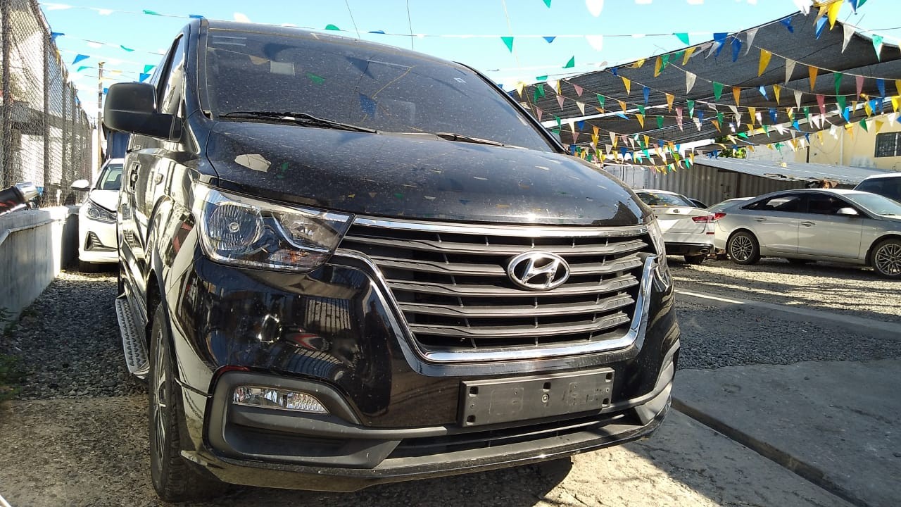 jeepetas y camionetas - HYUNDAI GRAND STAREX 2020 NEGRADESDE: RD$ 1,750.100 1