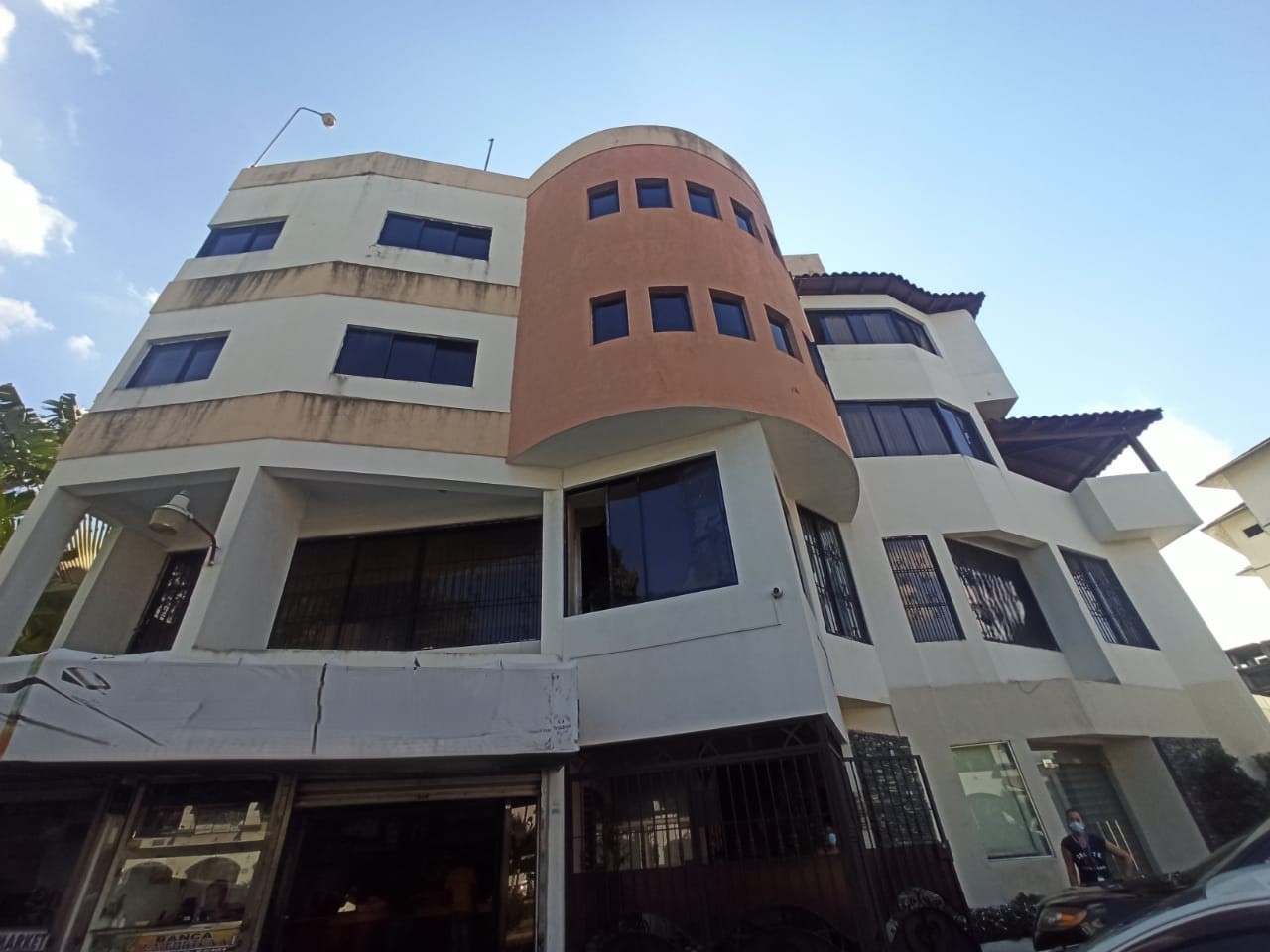 oficinas y locales comerciales - Edificio en Venta con 4 locales y 1 penthouse  0
