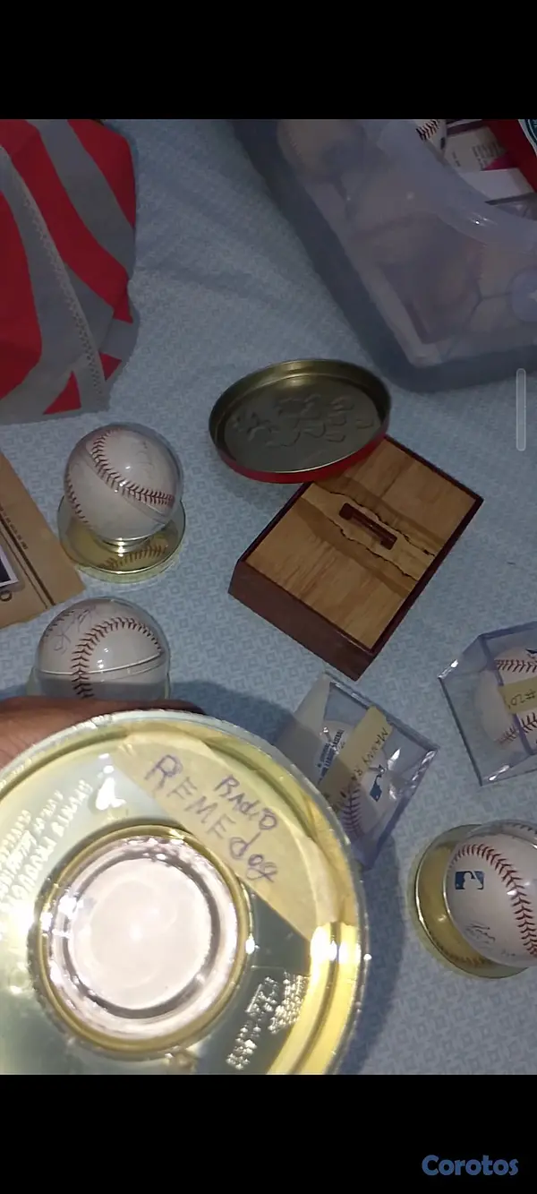 Artículos Deportivos - Colesión de pelotas, 
bates y monedas  20