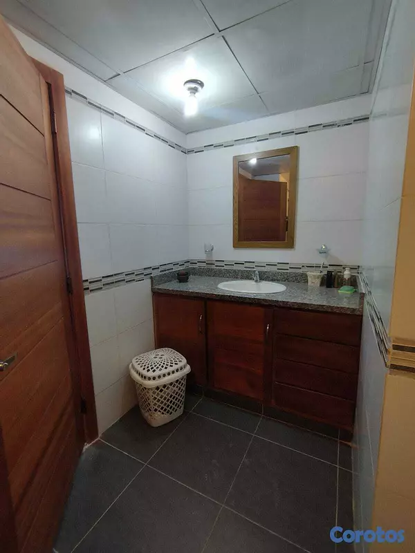 apartamentos - ¡Enriquillo Apartamento con Balcón en piso Alto! 9