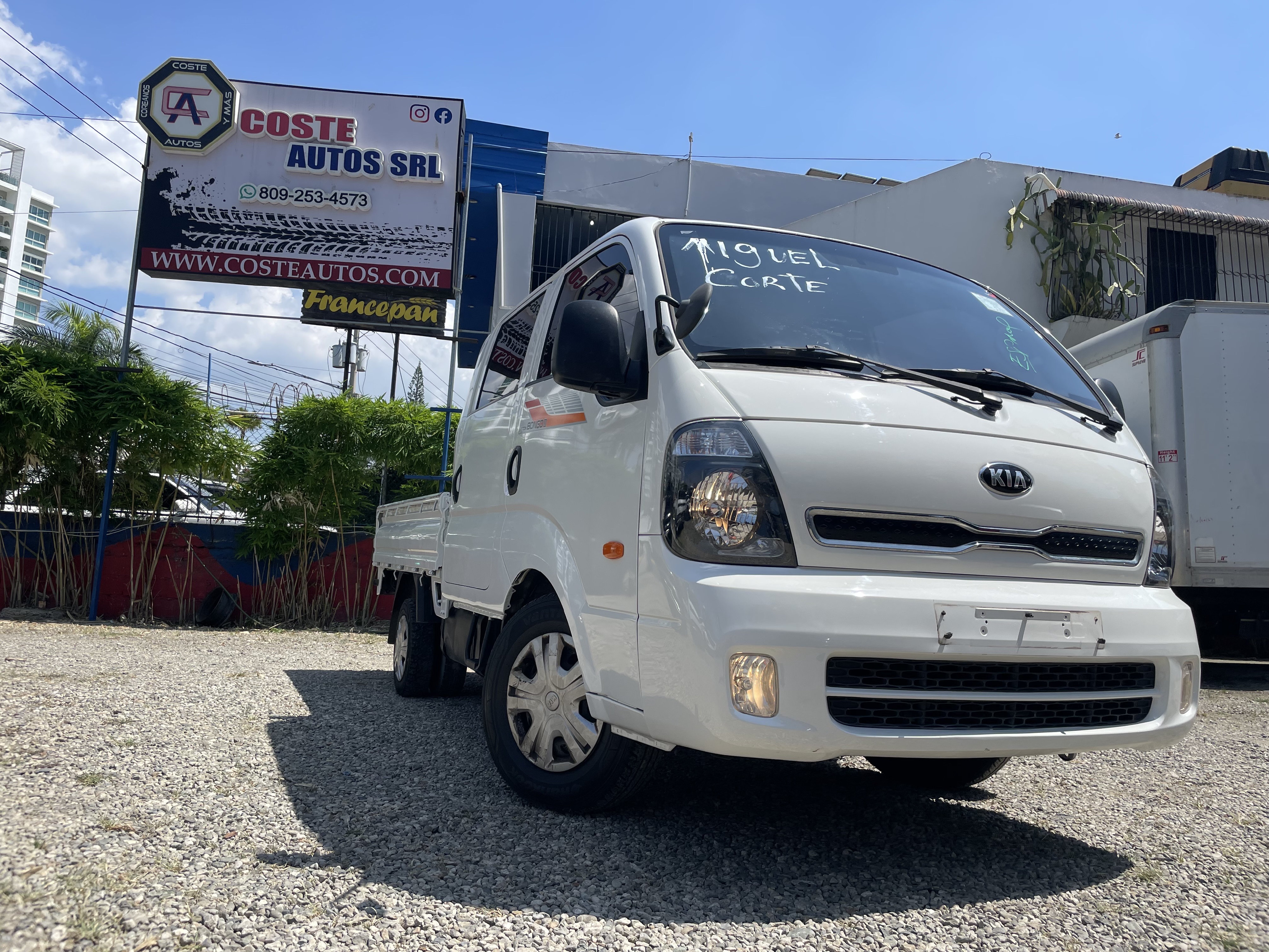 camiones y vehiculos pesados - Kia Bongo doble Cabina 