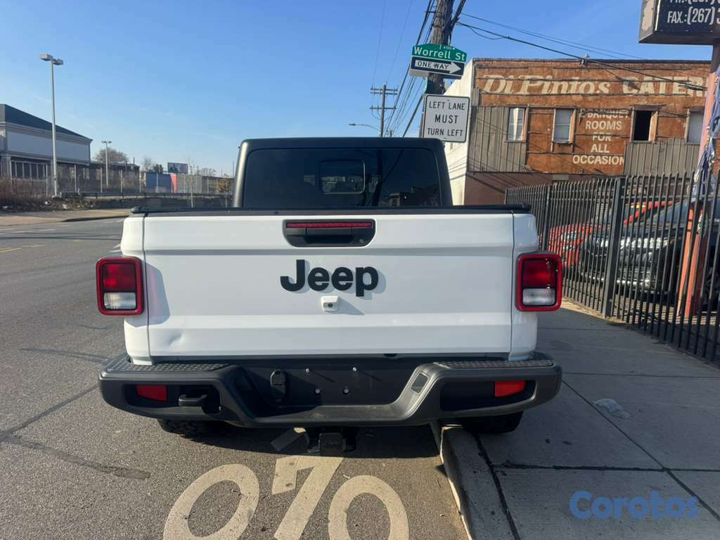 jeepetas y camionetas - 2023 Jeep GLADIATOR SPORT S 4X4 - Como Nuevo 3