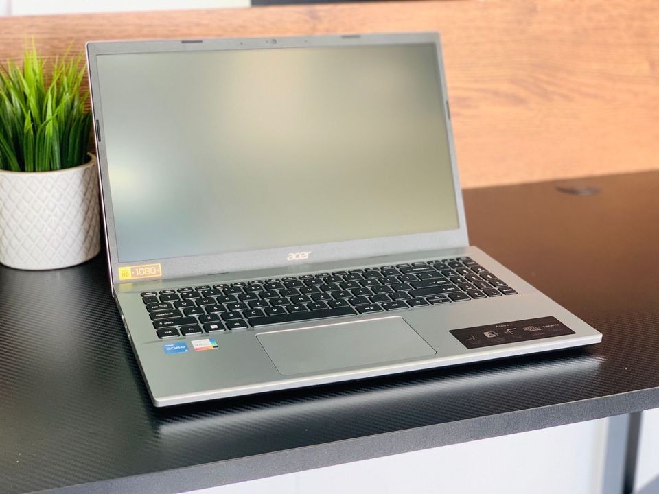 computadoras y laptops - Laptop Acer Aspire 3 15.6, core i5 12va  3