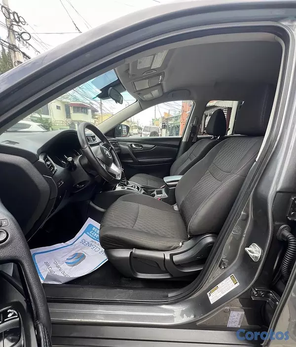 jeepetas y camionetas - Nissan Rogue S 2020 4