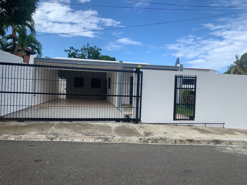 casas - Casa con patio grande cerca de todo muy bien ubicada  8