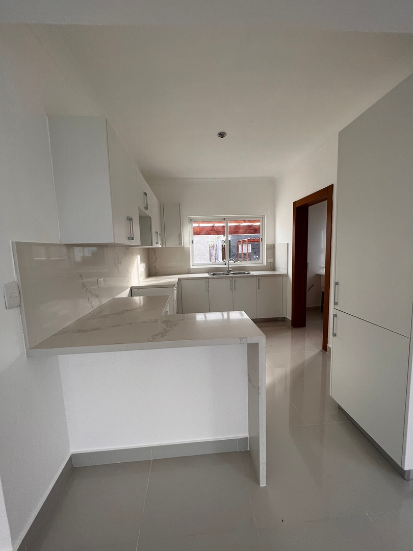 casas - Venta de Villa en vista cana punta cana con 442mts zona turística RD 8