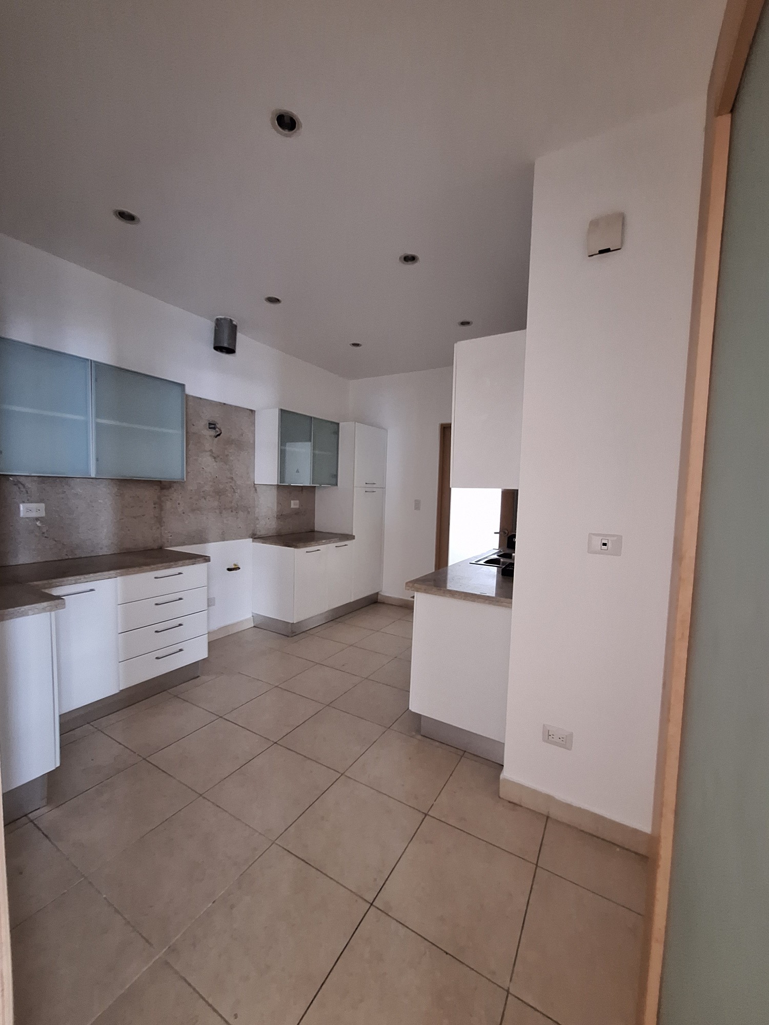 apartamentos - Rento apartamento sin amueblar en Piantini  8