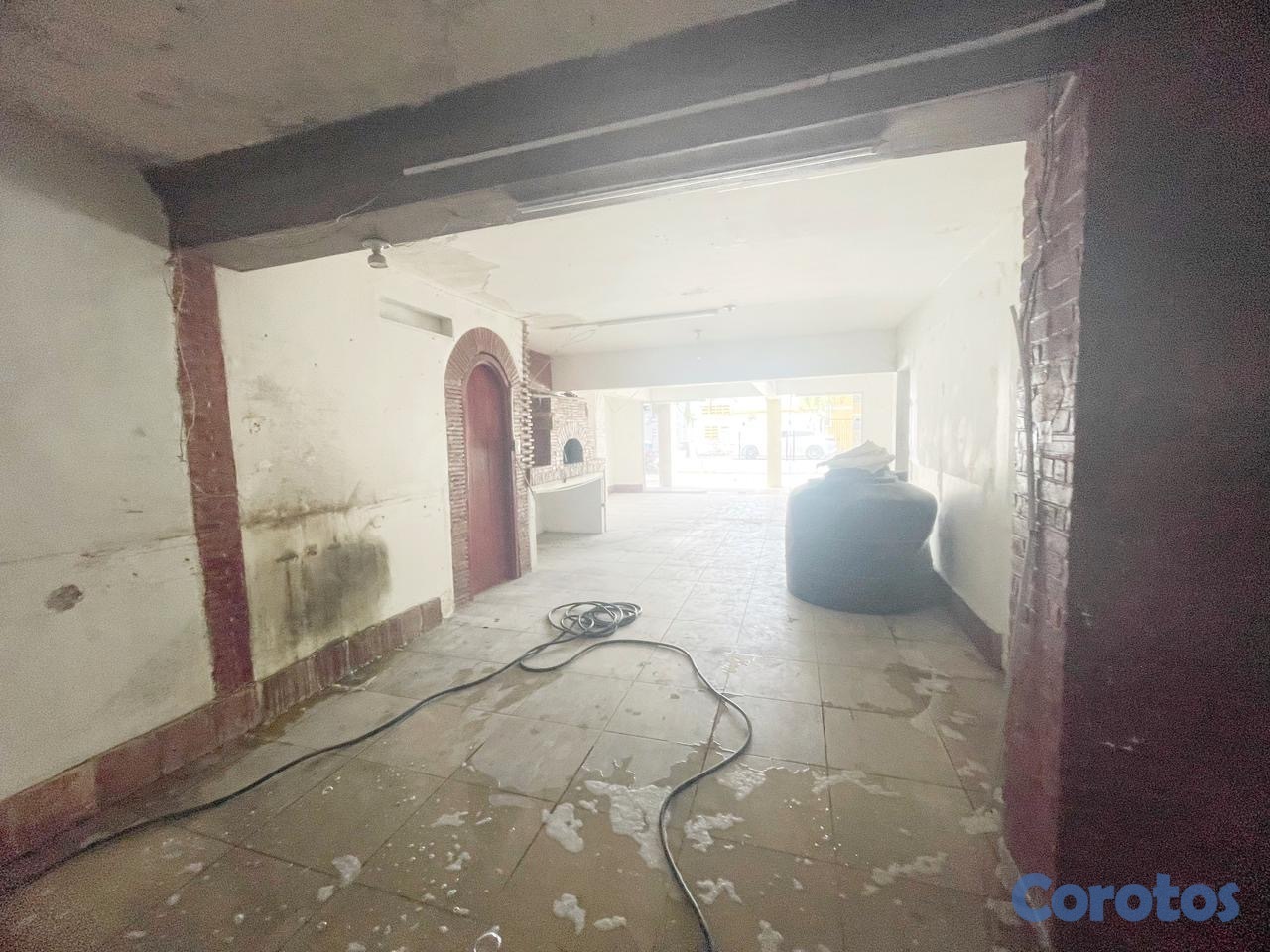 oficinas y locales comerciales - Local céntrico en Primer nivel 4