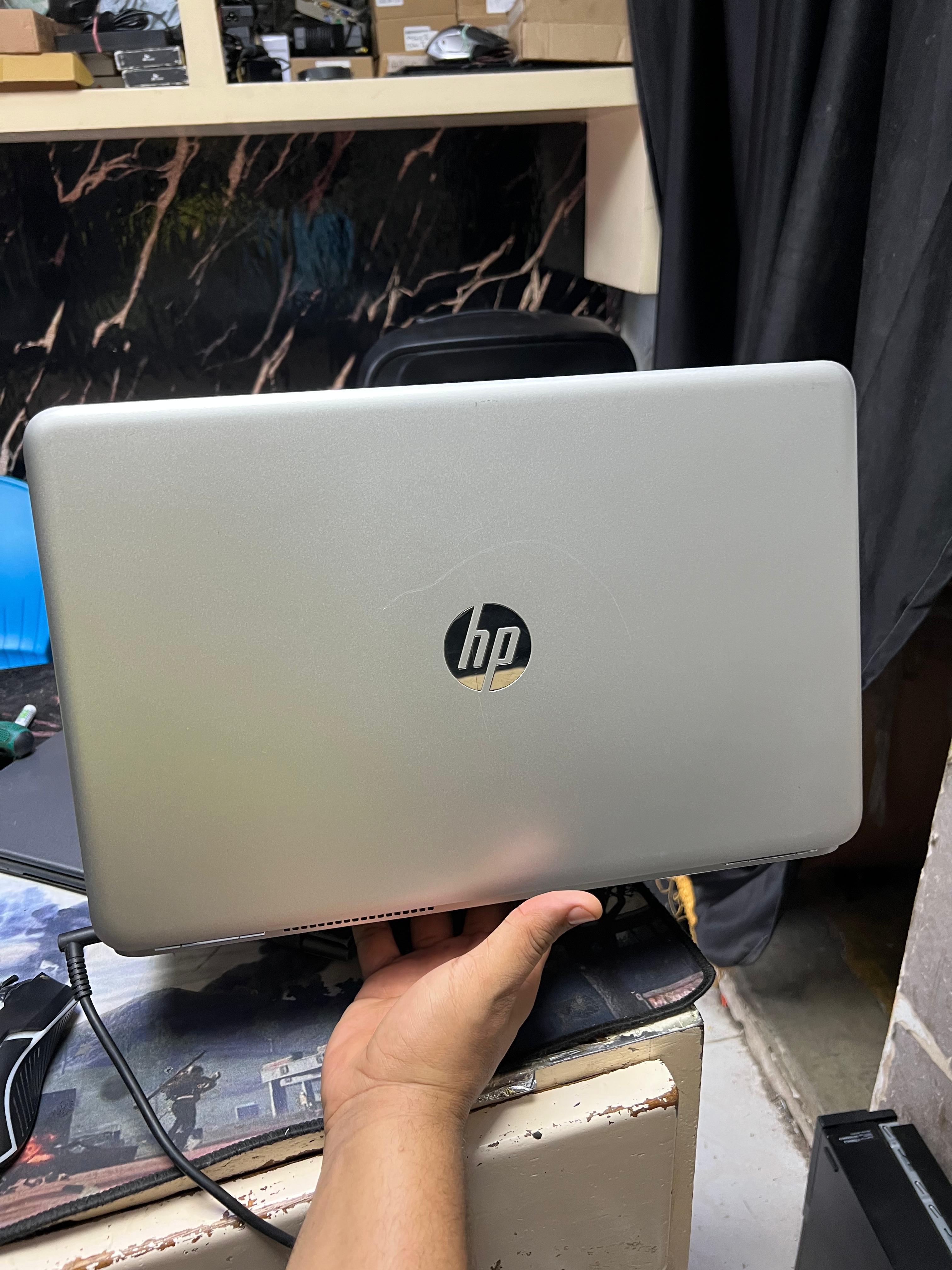 computadoras y laptops - Laptop HP 15-Au010wm, Gama Media  2