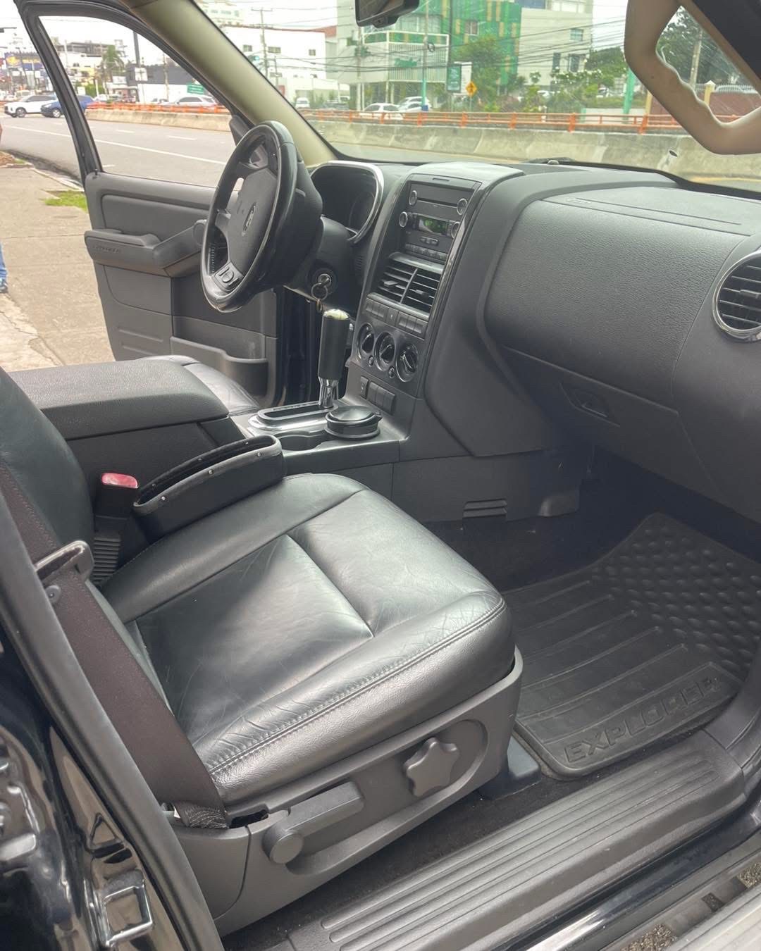 jeepetas y camionetas - FORD EXPLORER XLT 2010 4