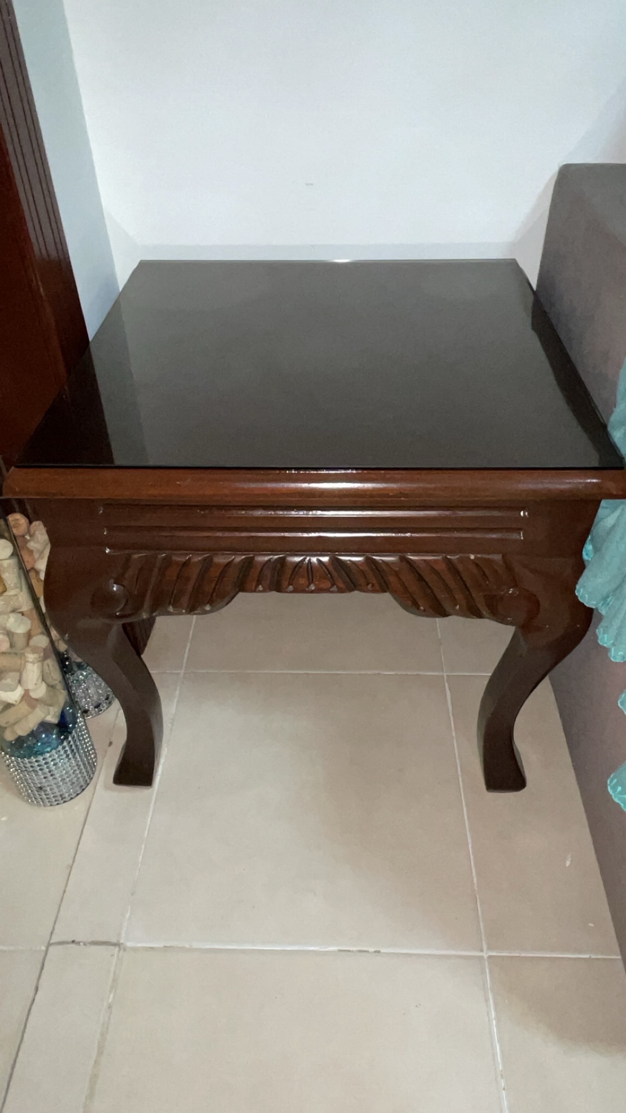 muebles y colchones - 2 mesas en caoba grande y mediana tienen su tope de cristal 
