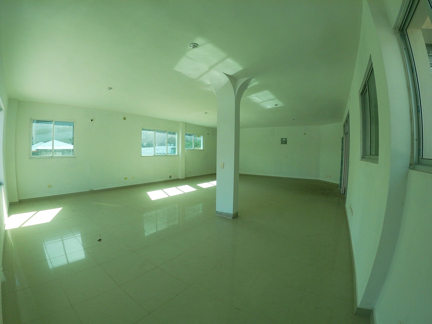 oficinas y locales comerciales - Alquilo local 326 mts 2do piso en el vergel próximo al canal 11 5