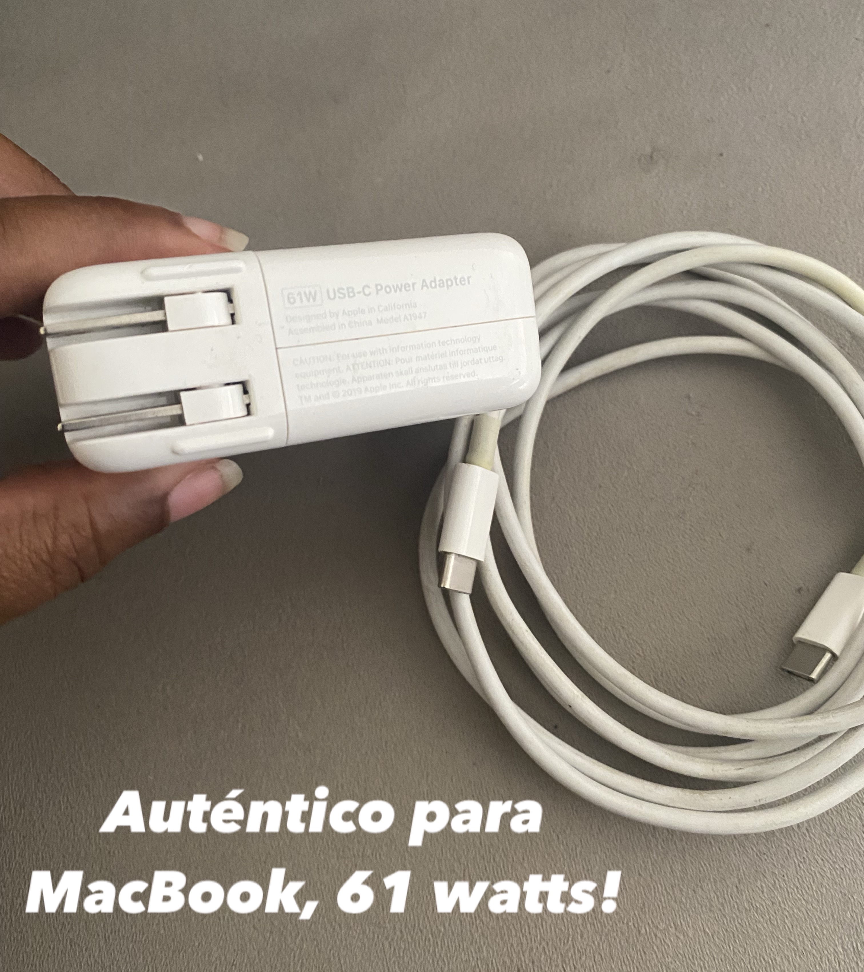 computadoras y laptops - Cargador para MacBook Pro  0