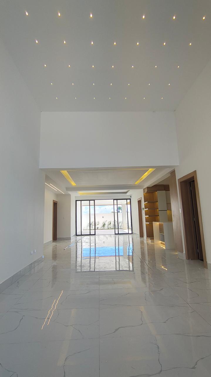 casas - Vivienda con 4 Habitaciones, Llanos de Gurabo  4