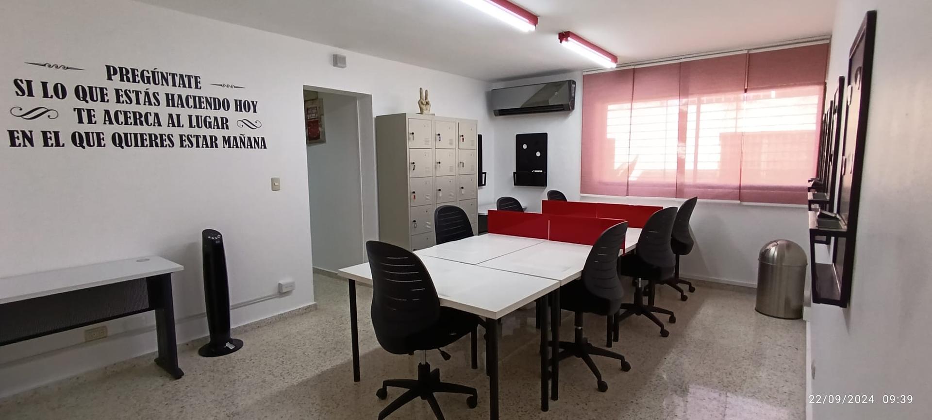 oficinas y locales comerciales - Vendo Oficina Amueblada Piantini Oportunidad " sin intermediario"
 2