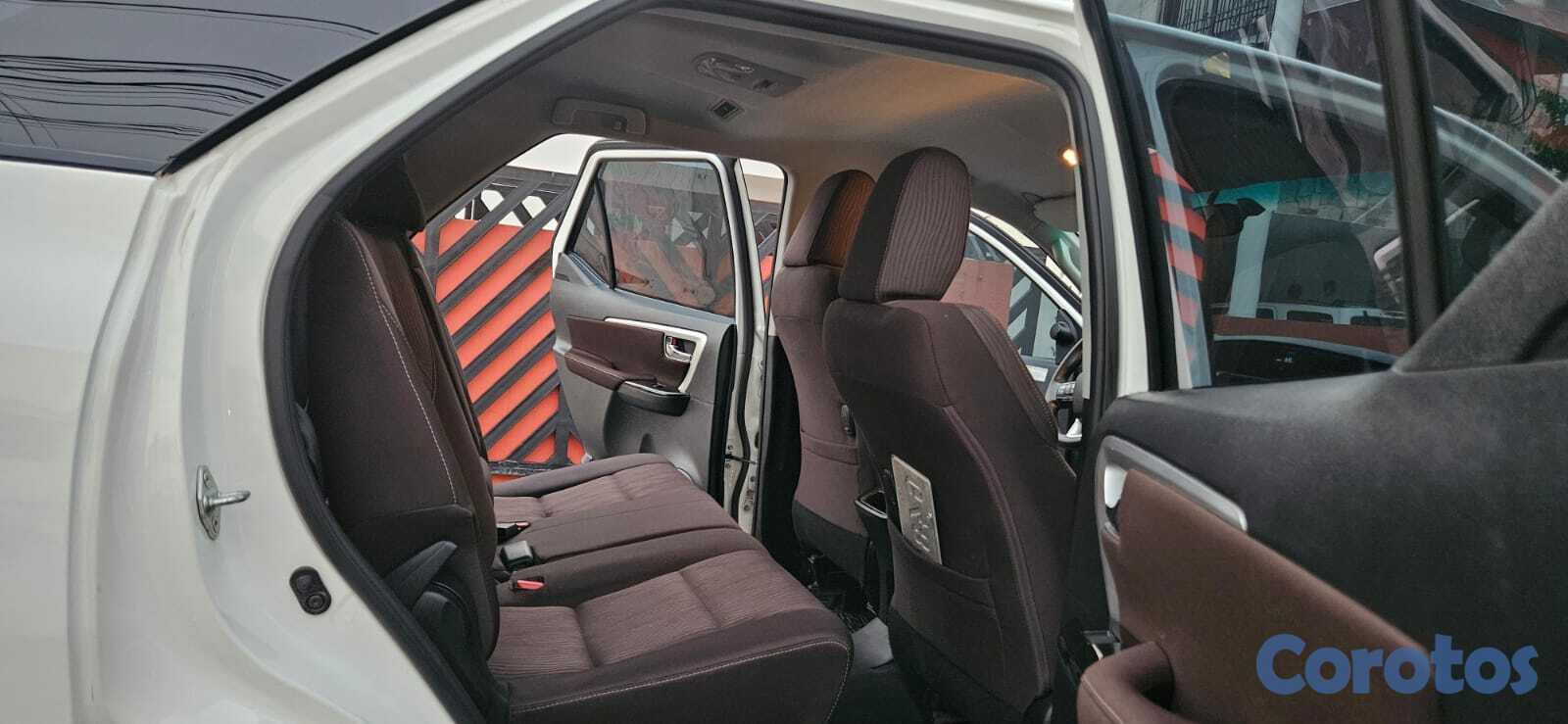 jeepetas y camionetas - Toyota fortuner 2018 8