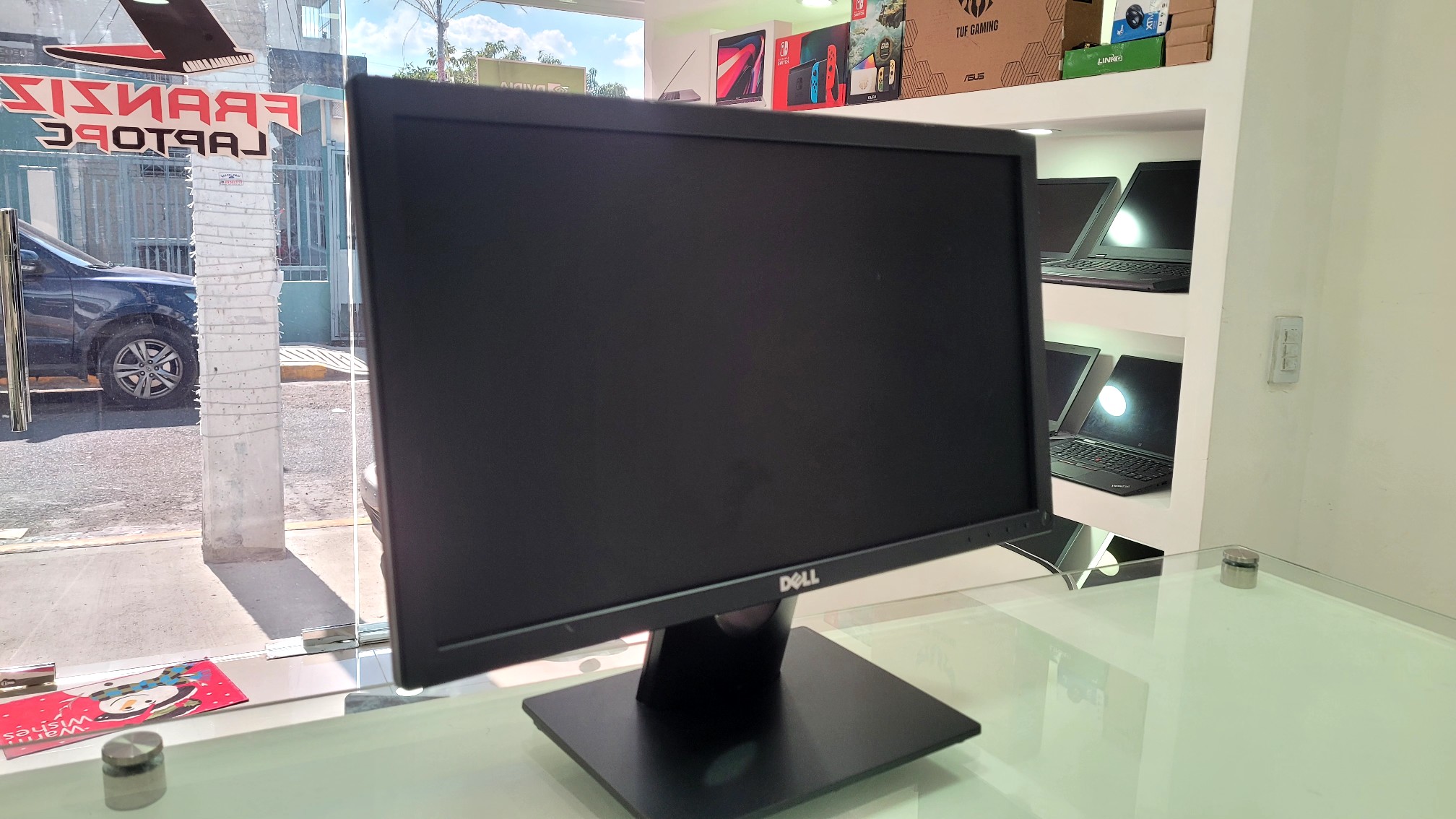 computadoras y laptops - Monitor Dell 20 Pulg DisplayPort vga 0