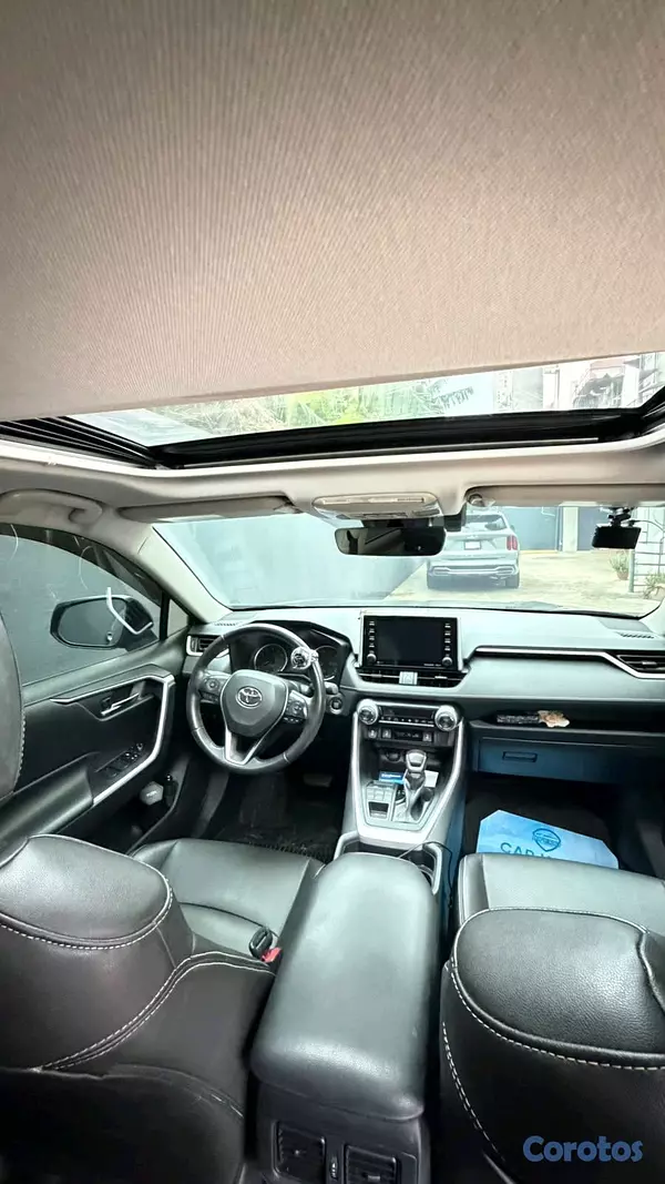 jeepetas y camionetas - Toyota rav4 2019 xle clean carfax  5