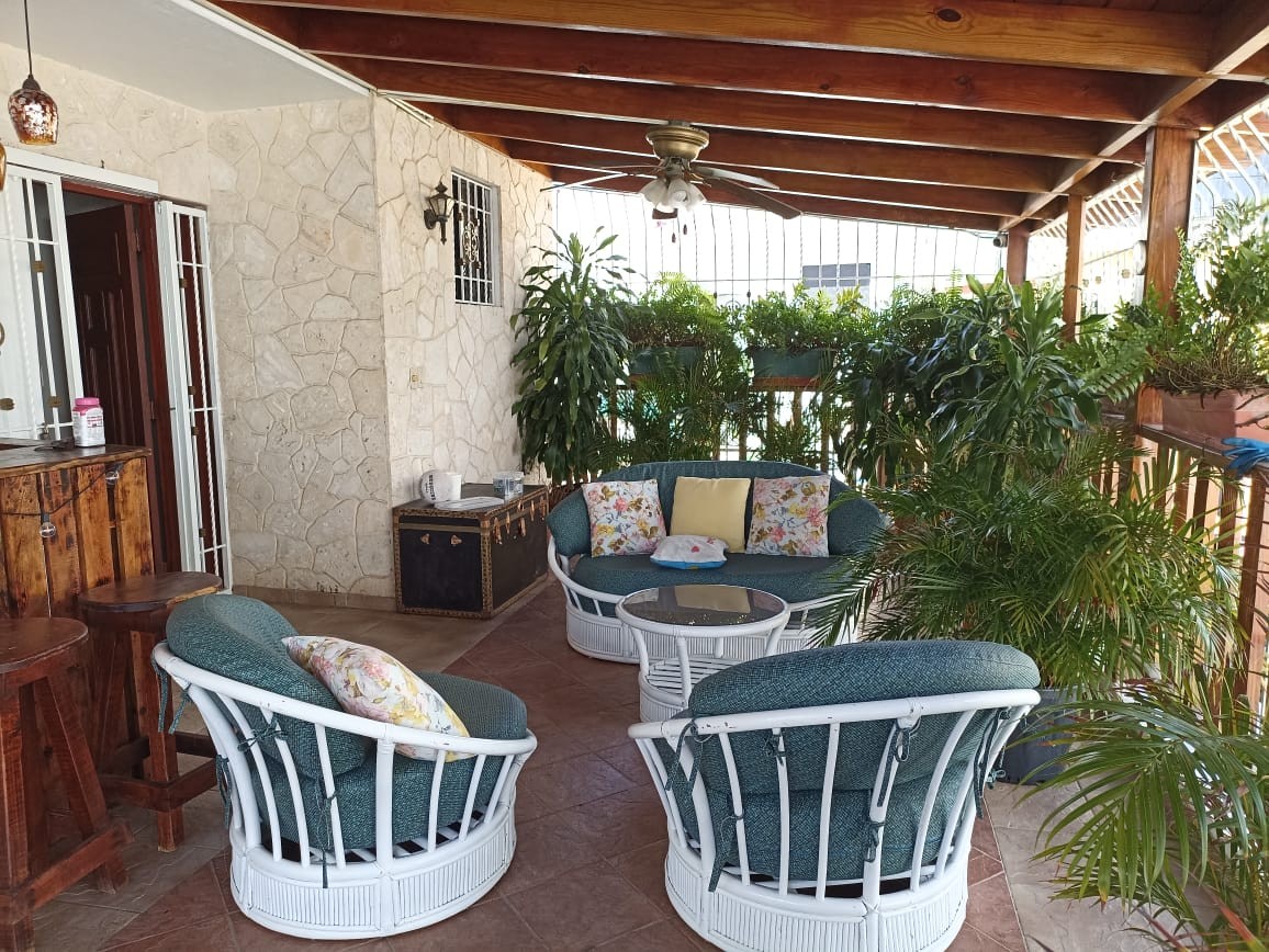 casas - Urbanización tropical, km 7 de la independencia. 

Hermosa casa con patio grande 6