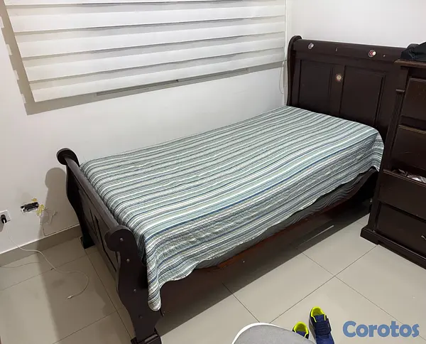 muebles y colchones - Cama Twin de Caoba de oportunidad - para niño o ad 2