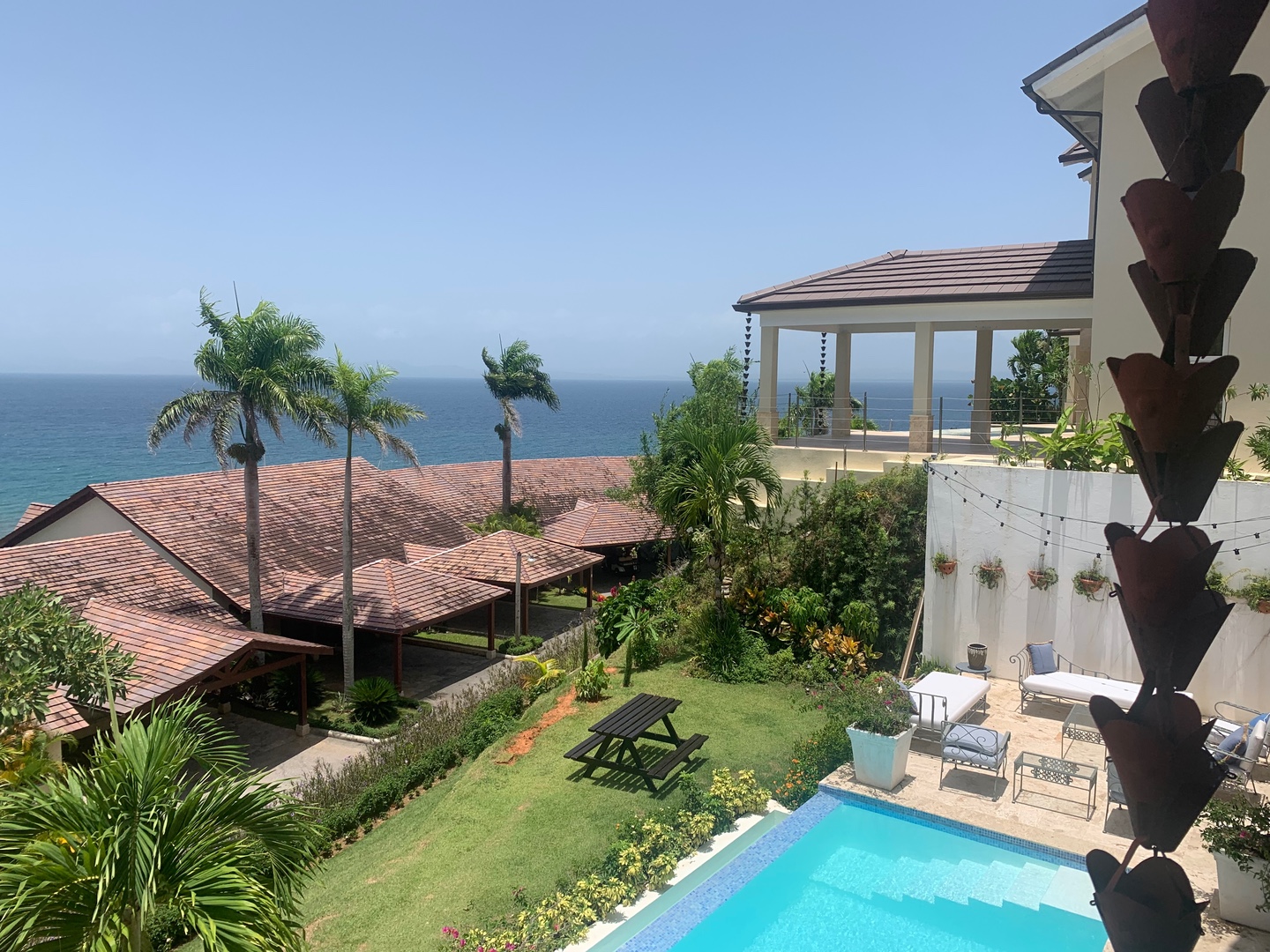 casas vacacionales y villas - Vendo villa amueblada en Samana puerto Bahia 
400. Mts. De solar 
380. Mts. C