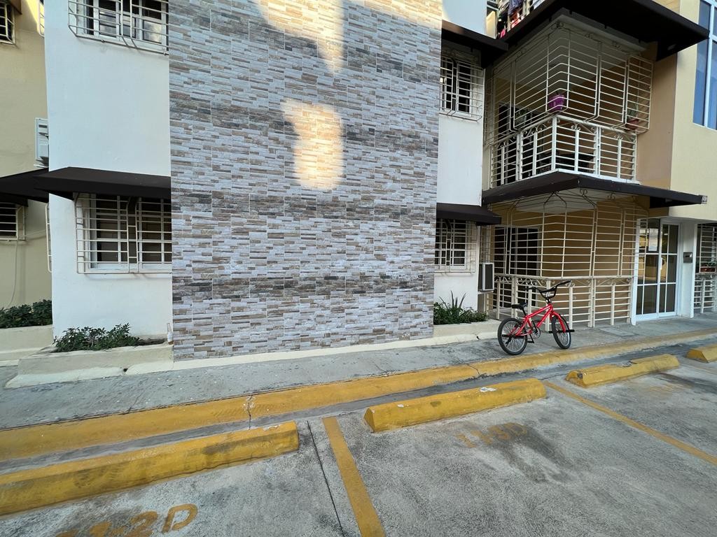 apartamentos - Vendo partamento 4to piso con azotea en Las Palmeras autopista de San Isidro.