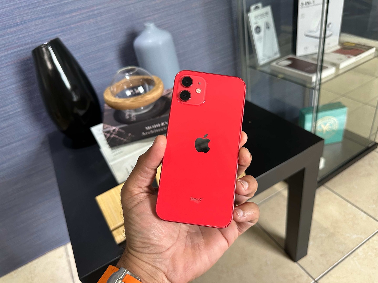celulares y tabletas - Vendo iPhone 12 64GB Rojo (Product) impecable, Desbloqueado, Clean imei $ 21,500