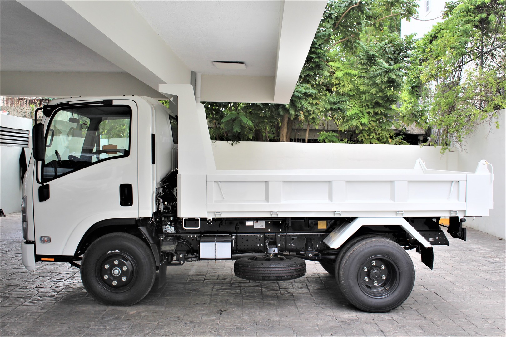 camiones y vehiculos pesados - Isuzu Volteo 2024 5